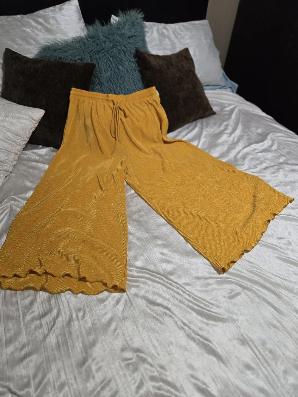 Ripe Mustard Ribbed Wide-Leg Crop Pants Size XL NWOT. Zig Zag Stripe